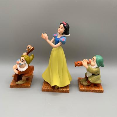 LOT 202 B: Disney Snow White And The Seven Dwarfs 65th Anniversary Collection by Enesco