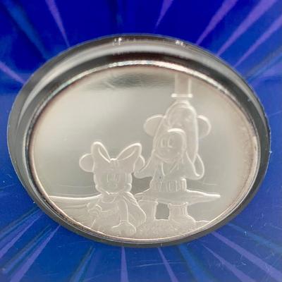 LOT 203 B: Star Wars Weekend Limited Edition .999 Silver Overlay Coin