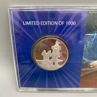 LOT 203 B: Star Wars Weekend Limited Edition .999 Silver Overlay Coin