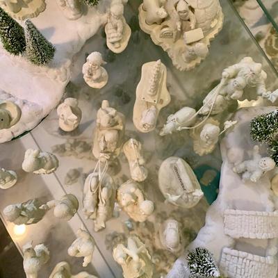 LOT 208 B: Large Department 56 Snowbabies Village Collection