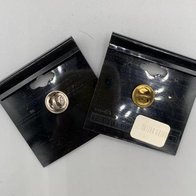 LOT 211 B: Philadelphia Phillies Veterans Stadium Collection: Limited Edition Magazine, Trading Cards, Pins, Die-Cast Tractor Trailer,...