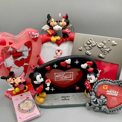 LOT 212 B: Disney Mickey And Minnie Valentines Day Frame Collection & 2003 Limited Edition Valentine Pin