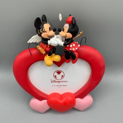 LOT 212 B: Disney Mickey And Minnie Valentines Day Frame Collection & 2003 Limited Edition Valentine Pin