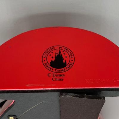 LOT 212 B: Disney Mickey And Minnie Valentines Day Frame Collection & 2003 Limited Edition Valentine Pin