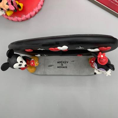 LOT 212 B: Disney Mickey And Minnie Valentines Day Frame Collection & 2003 Limited Edition Valentine Pin