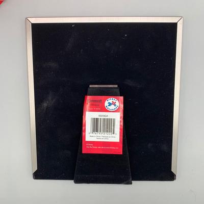 LOT 212 B: Disney Mickey And Minnie Valentines Day Frame Collection & 2003 Limited Edition Valentine Pin