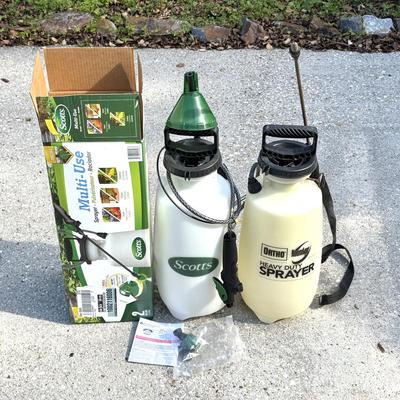 Set of 2 Sprayers - Scotts and Roundup