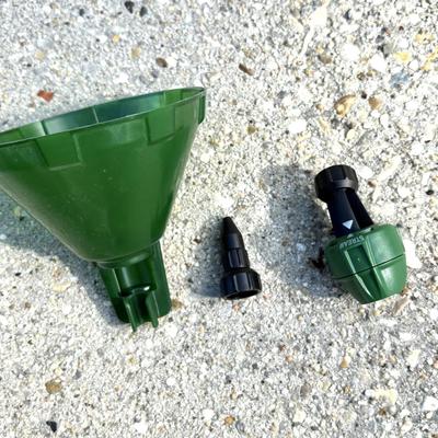 Set of 2 Sprayers - Scotts and Roundup
