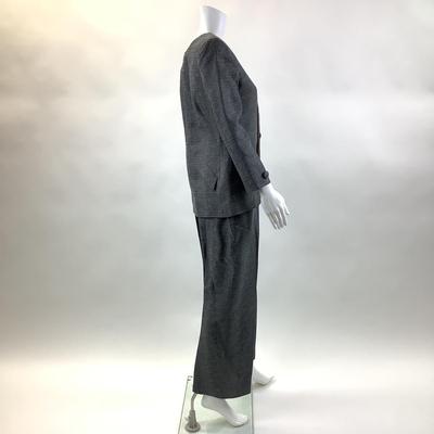 407 GEORGIO ARMANI 2pc. Women's Suit Size 40