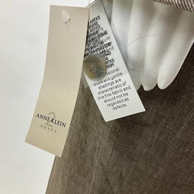 417 New with Tags ANNE KLEIN 2pc. Clay/White Suit Size 10