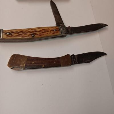 3 POCKET KNIVES AND A LAPEL PIN