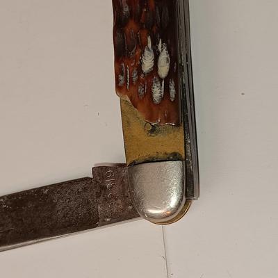3 POCKET KNIVES AND A LAPEL PIN