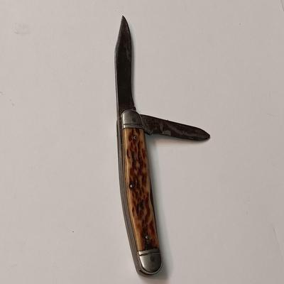 3 POCKET KNIVES AND A LAPEL PIN