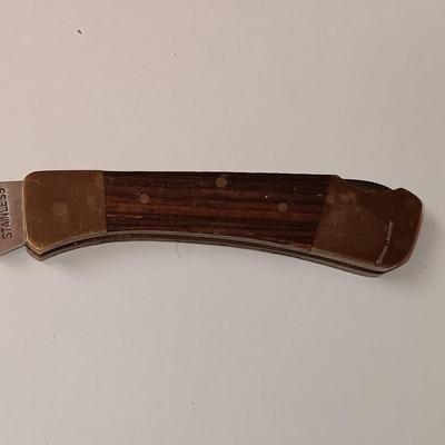 3 POCKET KNIVES AND A LAPEL PIN