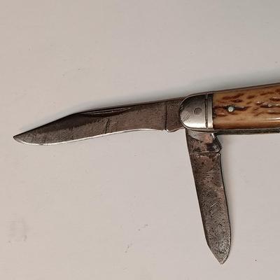 3 POCKET KNIVES AND A LAPEL PIN