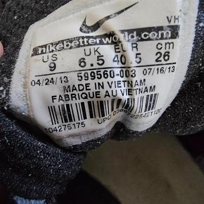 Two pair Women's size 9 Nike shoes