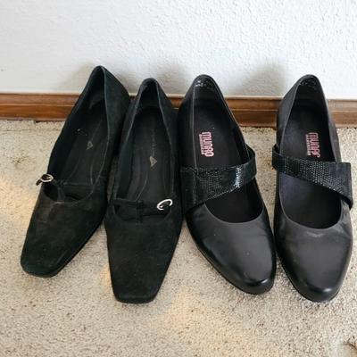 Two pair of Women's shoes Munro & Easy Spirit Size 9 9.5