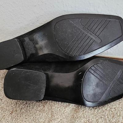 Two pair of Women's shoes Munro & Easy Spirit Size 9 9.5