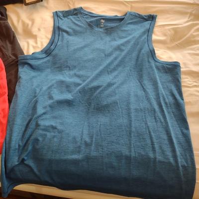 UNDER ARMOUR MEN'S SHORTS AND SHIRTS (XL)