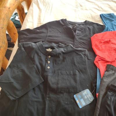 UNDER ARMOUR MEN'S SHORTS AND SHIRTS (XL)