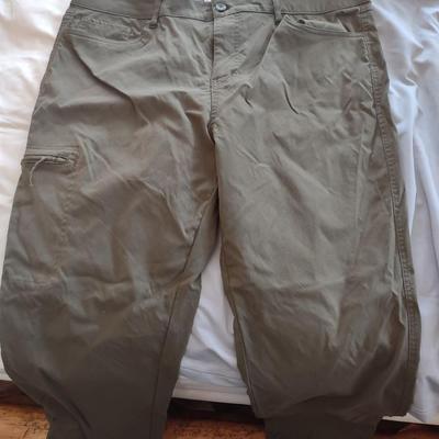 MEN'S UNDER ARMOUR AND GOODFELLOW SHIRTS (XL) WEATHERPROOF PANTS
