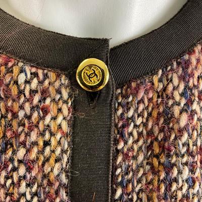 420 CHANEL BOUTIQUE La Petite Veste Noire Tweed Short Vest with Skirt