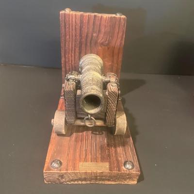 LOT; 1 Rustic Wooden Bookends with Cannon Repllcas, Brass Eagle Medallion, Stars and Stripes Drinking Glasses, Variety of Coffee Table...