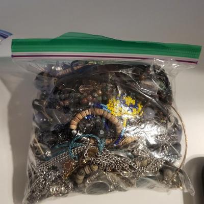 BROKEN OF MISSING PARTS FOR CRAFT OR REPURPOSE