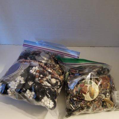 BROKEN OF MISSING PARTS FOR CRAFT OR REPURPOSE