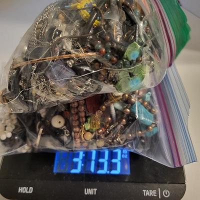 BROKEN OF MISSING PARTS FOR CRAFT OR REPURPOSE