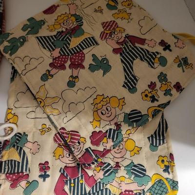 VINTAGE POT HOLDERS, TEA TOWELS AND PILLOW CASES