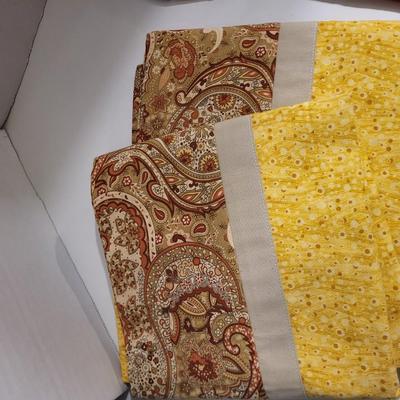 VINTAGE POT HOLDERS, TEA TOWELS AND PILLOW CASES