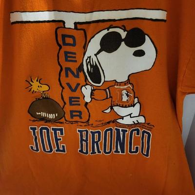 1971 SNOOPY DENVER BRONCOS SHIRT, SINGLE STITCH, NFL (LARGE)
