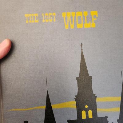 Lot 5 Books 4 Yearbooks The Wolf New Orleans + Columbia Encyclopedia