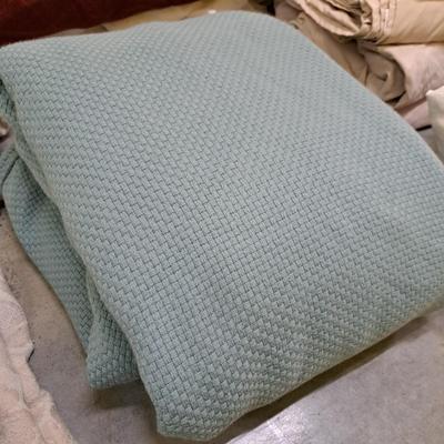 Collection of King Linens, Duvets & Blankets (2058F-SD)