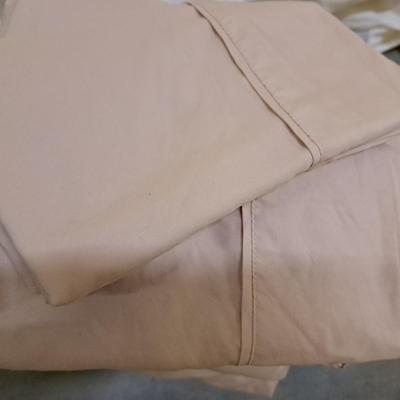 Collection of King Linens, Duvets & Blankets (2058F-SD)