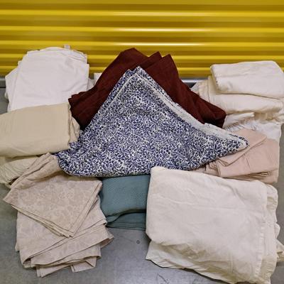 Collection of King Linens, Duvets & Blankets (2058F-SD)