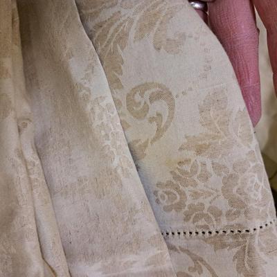 Collection of King Linens, Duvets & Blankets (2058F-SD)