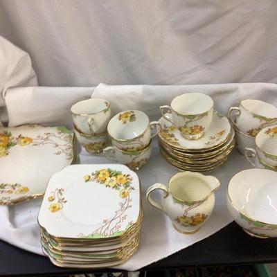 Roslyn Fine China England Marie Pattern
