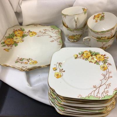 Roslyn Fine China England Marie Pattern