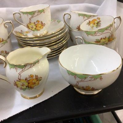 Roslyn Fine China England Marie Pattern