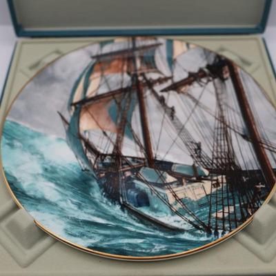 ROYAL DOULTON Collectors Plate "Rounding The Horn" by John Stobart, 1978
