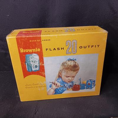 KODAK BROWNIE FLASH 20 CAMERA WITH BOX AND MANUAL