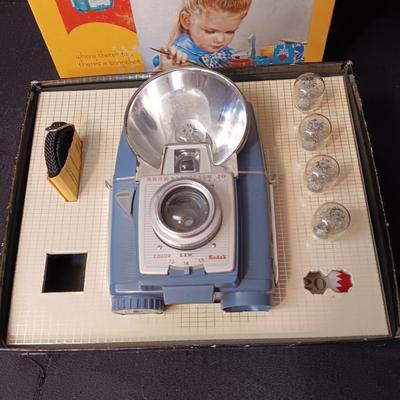 KODAK BROWNIE FLASH 20 CAMERA WITH BOX AND MANUAL