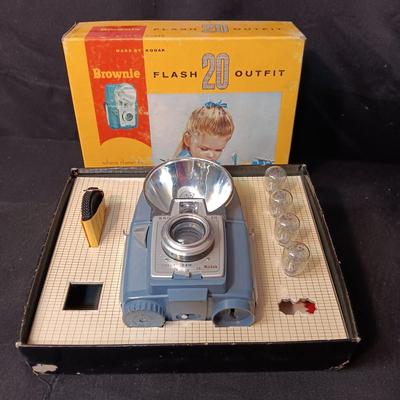 KODAK BROWNIE FLASH 20 CAMERA WITH BOX AND MANUAL