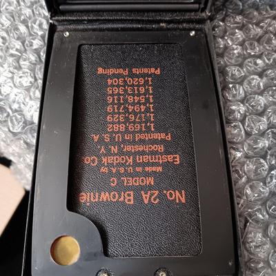 KODAK NO 2A BROWNIE BOX CAMERA