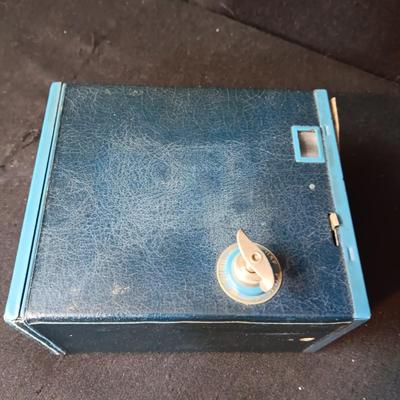 KODAK NO 2A BROWNIE BOX CAMERA