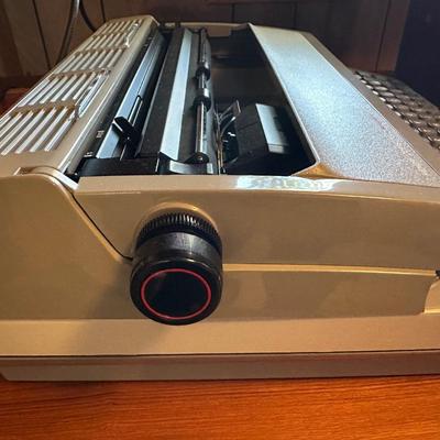 Smith Corona Memory Correct 300 - Tested