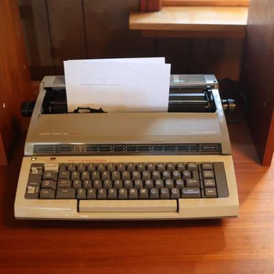 Smith Corona Memory Correct 300 - Tested