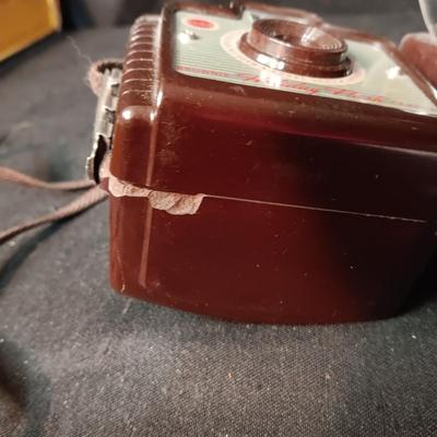 KODAK BROWNIE HOLIDAY FLASH OUTFIT CAMERA